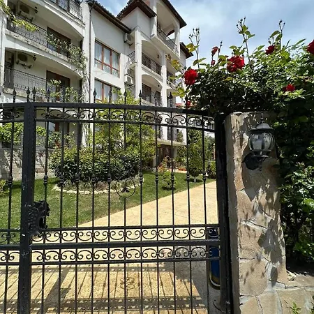 Apartamento триумф вилидж влас